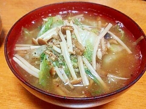 白菜と ブラウンえのきの みそ汁